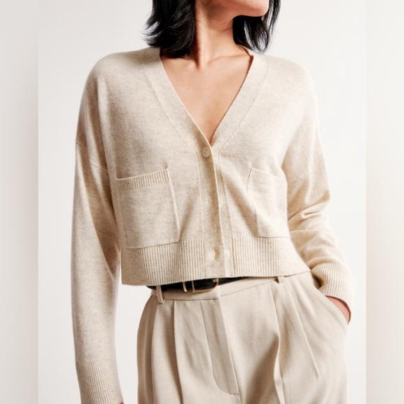 Abercrombie and Fitch Cropped Button Sweater - Picture 1 of 4